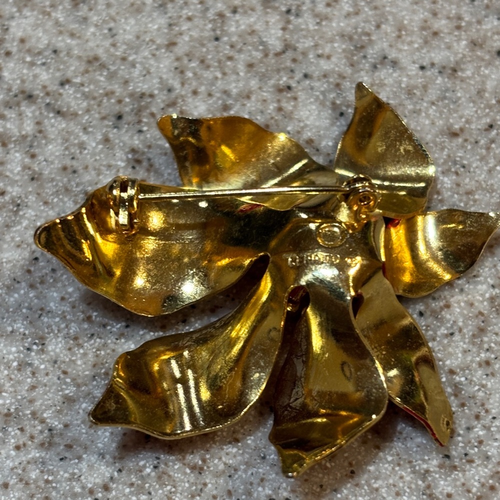 Vintage Cerrito Red Poinsettia Brooch Gold Tone Enamel Christmas Floral Pin - Picture 3 of 4